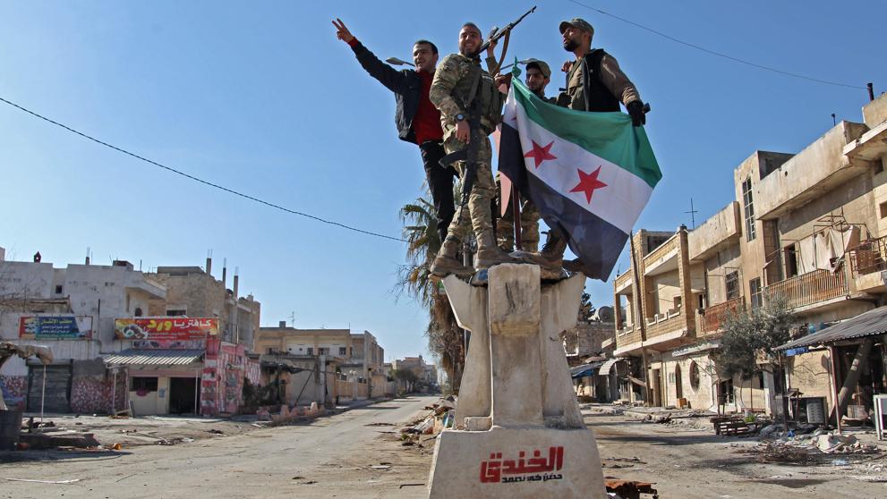 Un bombardeo ruso o sirio mata en Idlib a docenas de soldados turcos