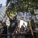 Uruguay. Protestas y reclamos por los desaparecidos al paso del nuevo presidente Lacalle Pou /También gritos de «asesino» contra Piñera