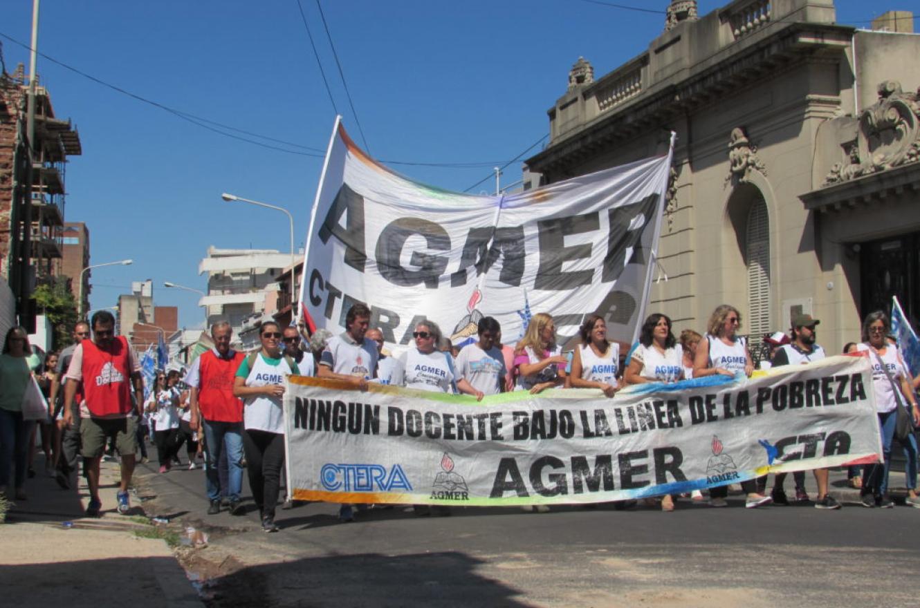 Docentes de Entre Ríos paran cinco días pidiendo aumento salarial