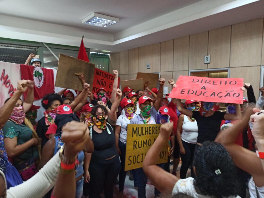 Brasil. Mujeres SinTierra ocupan el ministerio de Agricultura