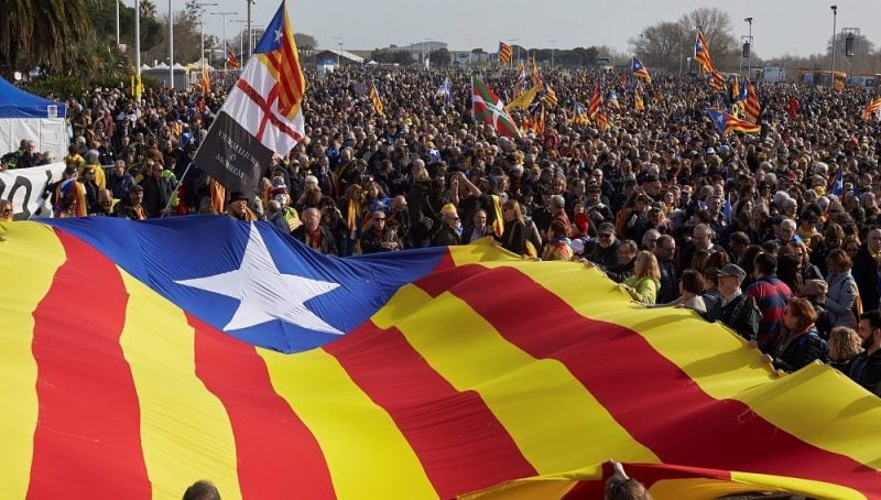 Unas 150.000 personas acuden a Perpiñán para aclamar a Puigdemont – La otra Andalucía