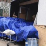 EEUU. Nueva York: Funeraria colapsa y empieza a apilar cuerpos en la calle, ante el estupor de sus vecinos