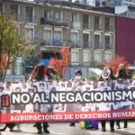 Chile. Mitin en Concepción contra los indultos a torturadores y asesinos /Colocan pancarta del MIR en Puente Alto