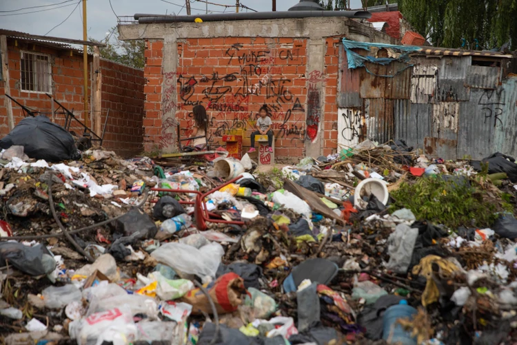 En Villa Itatí, Quilmes, donde viven más de 15.000 personas en condiciones de hacinamiento y falta de acceso al agua, ya se detectó un caso de COVID-19. El resultado se conoció tras el operativo Detectar (Foto: Franco Fafasuli)