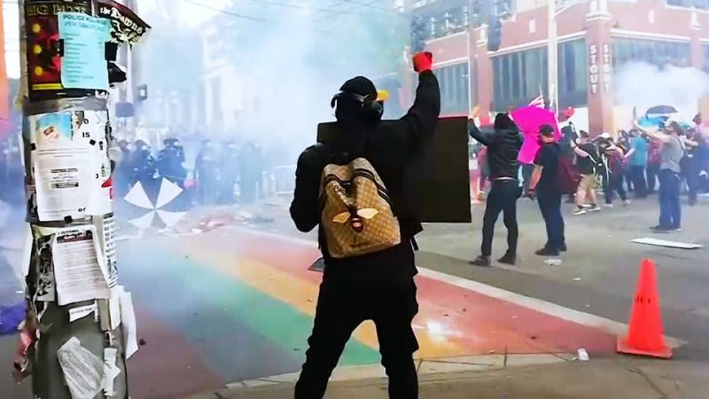Manifestantes establecen una zona autónoma en Seattle alrededor de una comisaría mientras la policía se retira – La otra Andalucía