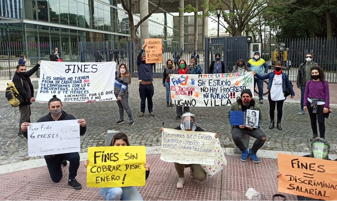 Gremios docentes marchan a Educación contra cuotificación del aguinaldo y el viernes paran en la UBA