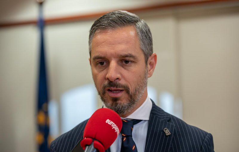 El consejero de Economía dice que Andalucía es una “sostenida” y apuesta por ahondar en la desregulación – La otra Andalucía