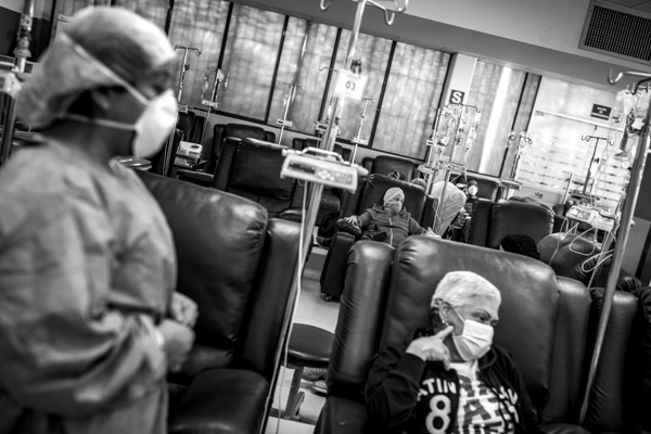Perú. Una dolorosa espera: pacientes de cáncer luchan por sus tratamientos durante la pandemia