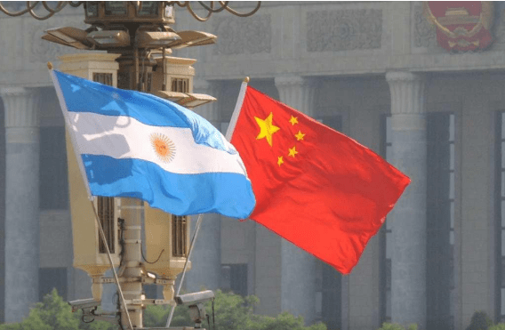 China. Diálogos con funcionarios argentinos sobre lucha contra COVID-19 y cooperación bilateral