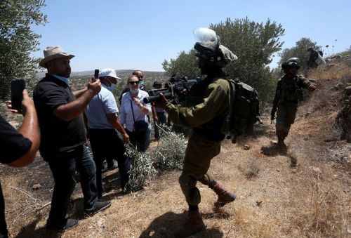 Palestina. Fuerzas israelíes continúan campaña de arrestos y reprimen marcha en Nablus