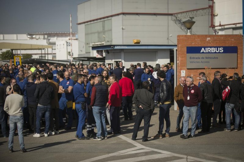 Trabajadores en la calle en Cádiz y Sevilla, la lucha es el único camino. – La otra Andalucía