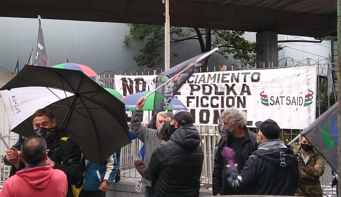 Trabajadores de televisión vuelven a marchar y acusan a Clarín y a Suar de vaciar Polka