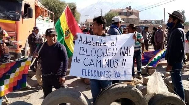 Bolivia. Los bloqueos de caminos de repudio a la dictadura se masifican en todo el país (Informe completo,fotos+videos)