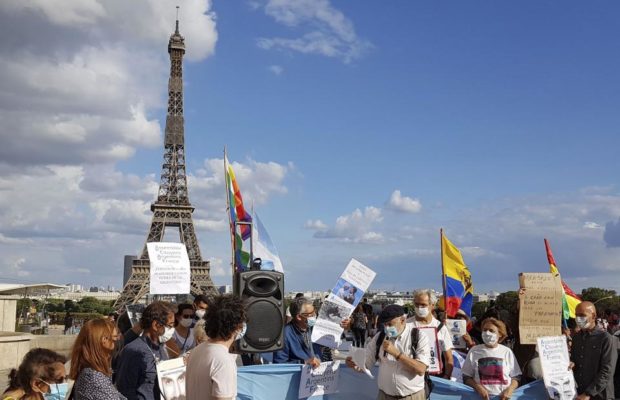 Argentina. Acto de repudio a la presencia de Macri en París