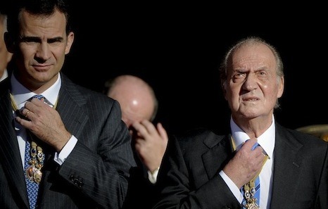 Estado español. Juan Carlos de Borbón, investigado por la Fiscalía, huye del país protegido por el gobierno y el actual rey
