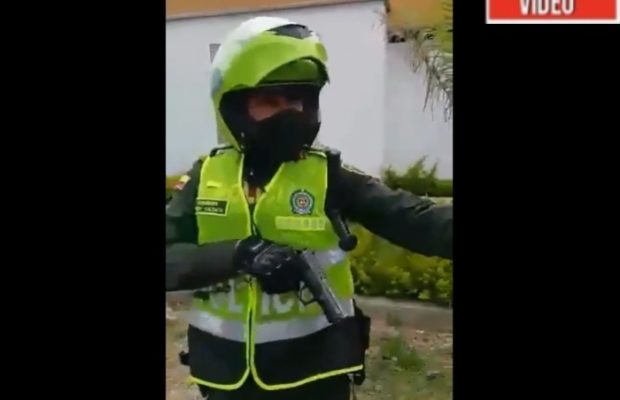 Colombia. Amenaza de policía a exguerrillero: «Si yo quisiera matarlo ya lo hubiera hecho» (Video)