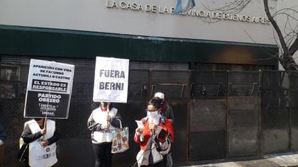 Los manifestantes pidieron la renuncia del ministro de Seguridad bonaerense Sergio Berni (@amandamartinok)