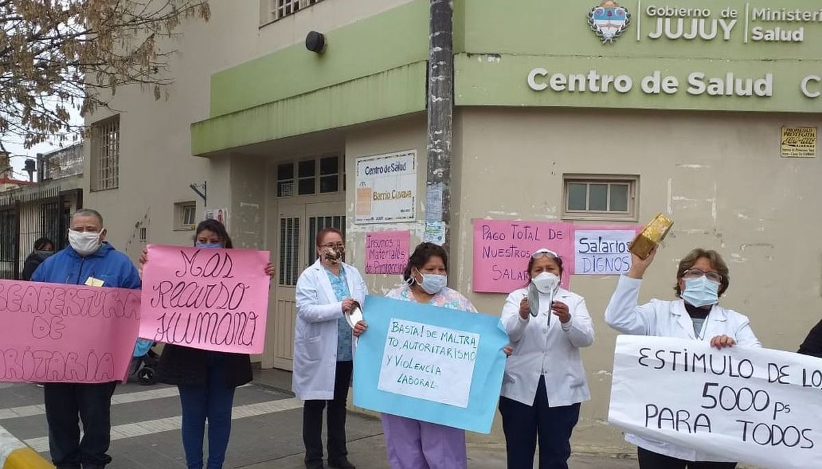 En el pico de la pandemia, denuncian descuentos salariales a trabajadores de la salud pública jujeña