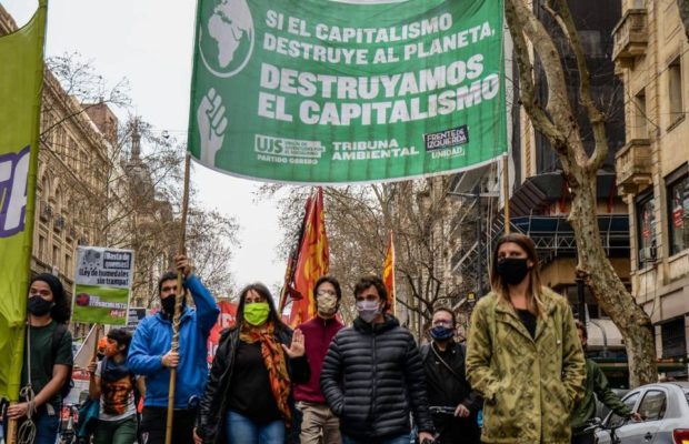 Argentina. Movilización contra la devastación capitalista / En Plaza de Mayo, con fuerte represión