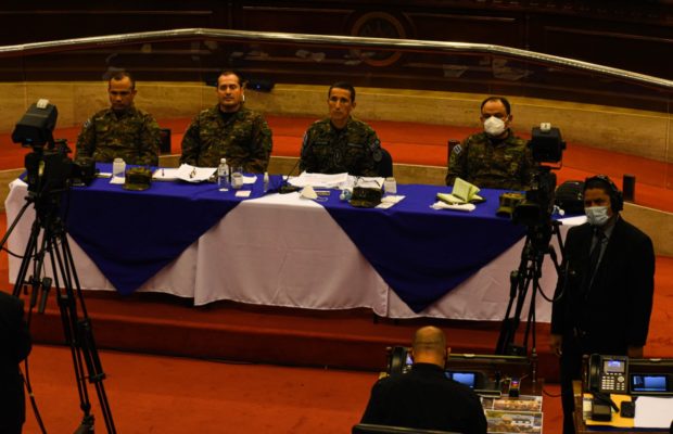 El Salvador. Ministro de Defensa niega su responsabilidad en el 9F y señala al jefe del Estado Mayor Presidencial