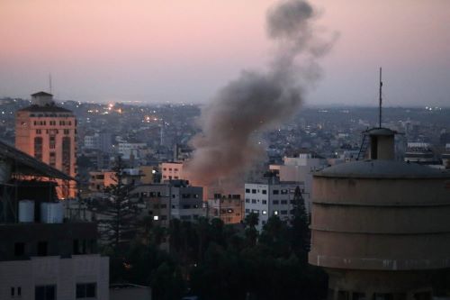 Palestina. Aviación israelí bombardea Gaza. Hamas responde lanzando cohetes