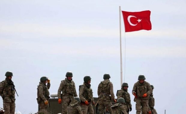 Turquía. El ejército turco desbordado por los conflictos