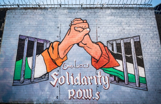 Irlanda. Presos republicanos irlandeses en huelga de hambre junto a un dirigente de la comunidad palestina de Escocia