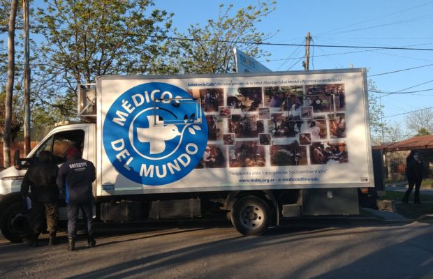 Argentina. Una nueva provocación en la toma de Guernica: la Policía detuvo un camión de Médicos del Mundo que atendía a lxs vecinxs y en la comisaría ficharon a los y las médicas