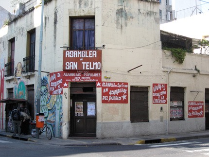 Argentina. Allanaron Comedor popular y la sede de las Asambleas del Pueblo en el barrio de San Telmo