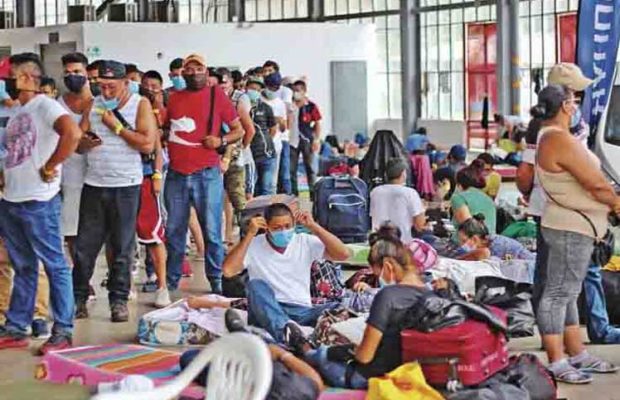 Panamá. Miles de inmigrantes abandonan el país ante el caos económico