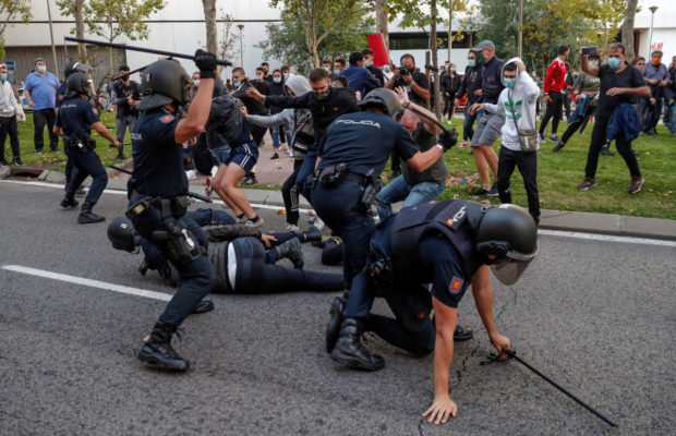 Estado Español. La policía cargó contra los vecinos de los barrios humildes del sur de Madrid que rechazan el confinamiento