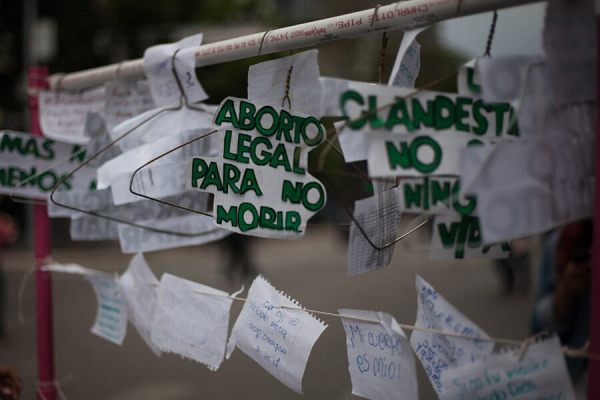 México. Con gas lacrimógeno, gas pimienta y golpes, policías agredieron a mujeres el 28S