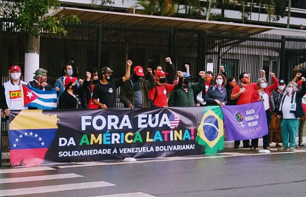 Brasil. Realizan concentración frente al consulado de Estados Unidos en Sao Paulo en denuncia por los golpes de Estado y el intervencionismo