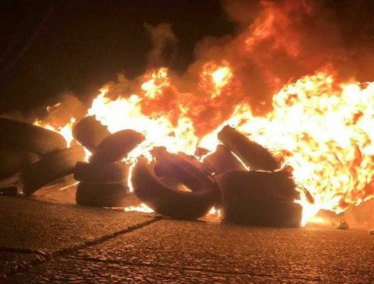 Chile. A un año de la revuelta, el país se llenó de barricadas de fuego (fotos+videos)