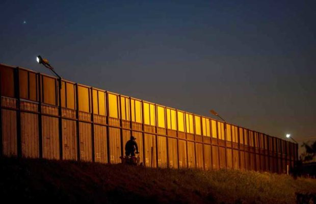 Estados Unidos.  Congreso podía aprobar transferencia de fondos para muro fronterizo con México