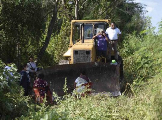 México. Pobladores evitan desmonte y destrucción de casas por maquinaria del Tren Maya en Yucatán