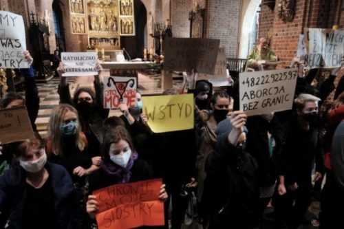 Feminismos. Protestas en Polonia por la prohibición del aborto