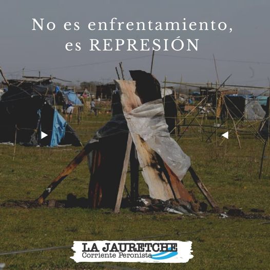 La imagen puede contener: exterior, texto que dice "No es enfrentamiento, es REPRESIÓN LA JAURETCHE Corriente Peronista"