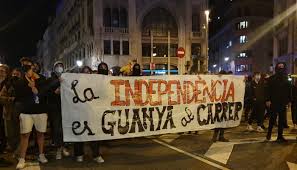Catalunya: Los CDR se manifiestan con la consigna «la independencia se gana en las calles» (vídeos)