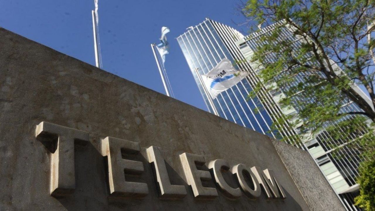 Insólito: Telecom niega paritarias "por pérdidas" mientras convoca a asamblea de accionistas para distribuir dividendos