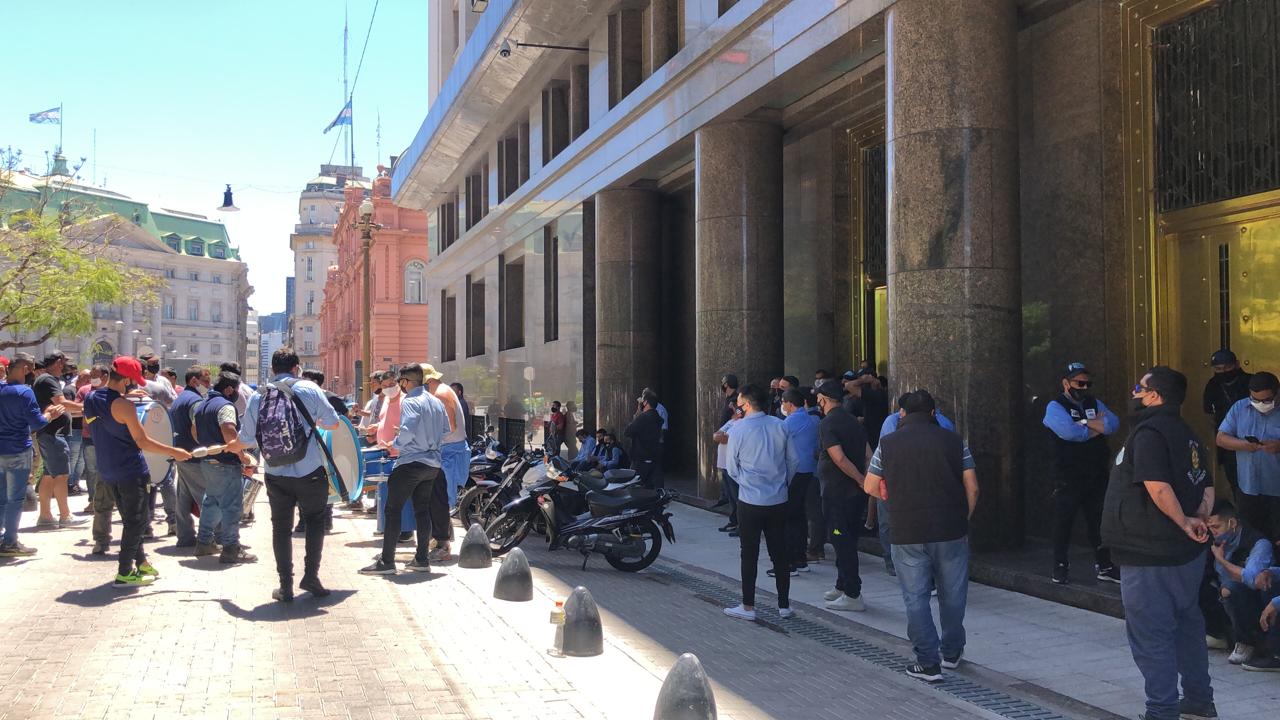 La oposición sobrepasa a Fernández y va a Transporte a negociar por las líneas de colectivos paradas