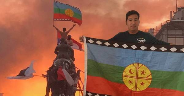 Nación Mapuche. Protagonista de foto histórica en la Plaza Dignidad será candidato constituyente: “Ya no se pueden repetir los mismos apellidos de siempre”