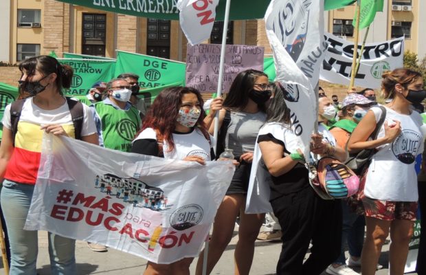 Argentina. Clamor de trabajador@s de enseñanaza y salud  en las calles de Mendoza exigiendo paritarias ya! (fotos)