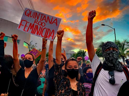 México. Policías de Cancún violentaron sexualmente a mujeres detenidas durante protesta feminista