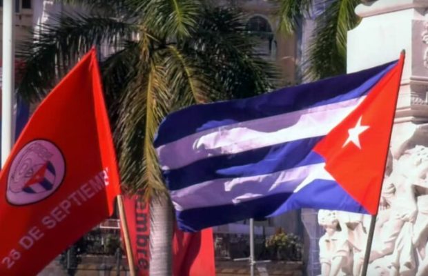Cuba. Jóvenes capitalinos homenajean a la Revolución