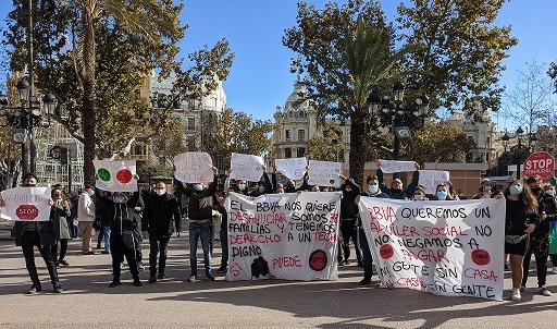 Estado español. La PAH de Valencia y los vecinos paralizan el desahucio de 31 familias en la Pobla de Vallbona