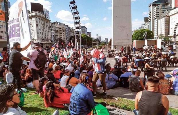 Argentina. Realizaron acto en el Obelisco «por una salida popular a la crisis»