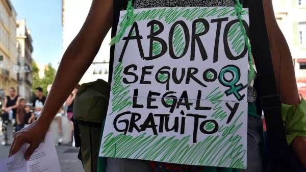 México. Los derechos no son negociables: critican feministas propuesta de AMLO sobre consulta para despenalizar el aborto