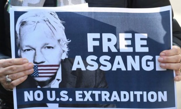 Internacional. El compañero periodista Assange aún puede ser extraditado a la dictadura estadounidense