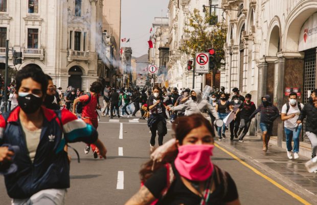 Nuestramérica. En Chile y Perú la juventud toma la palabra